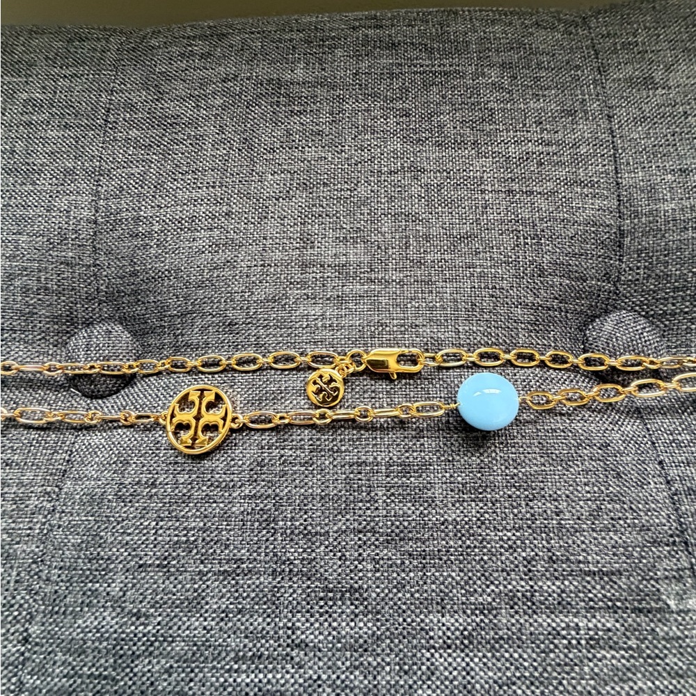 Tory Burch - Long Gold-Tone Necklace with Turquoise Blue Beads and TB Logos - Picture 5 of 8